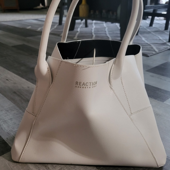Kenneth Cole Handbags - Kenneth Cole reaction bag